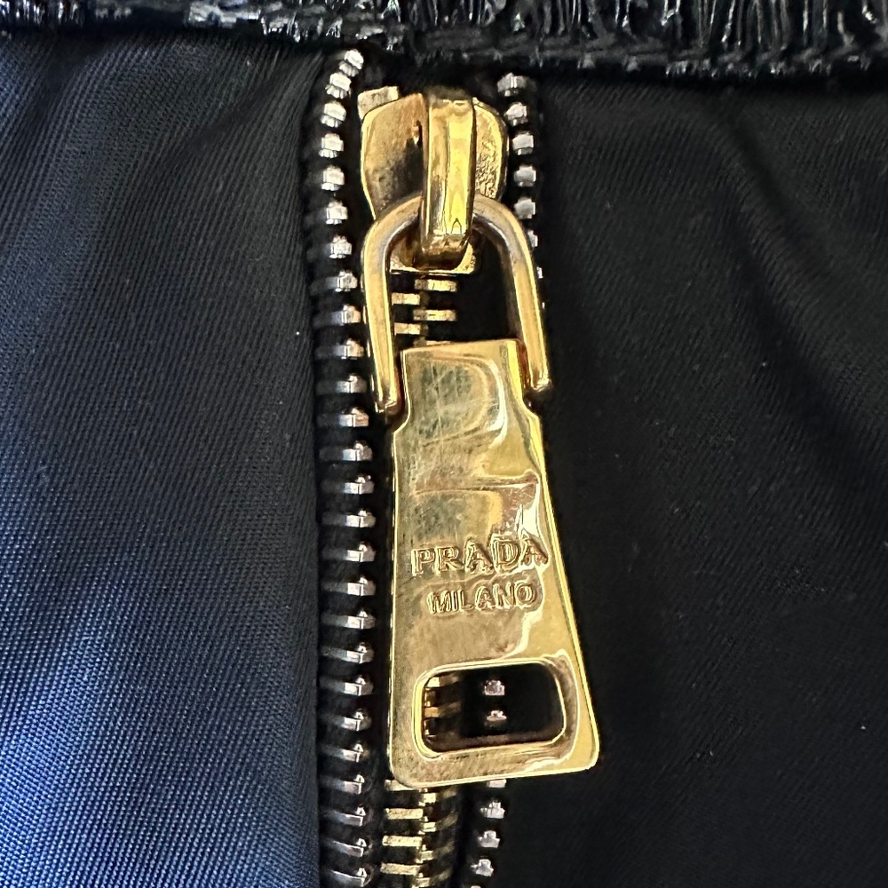 PRADA Vintage Tessuto Nylon and Enamel Black Calfskin Tote - Picture 4 of 17